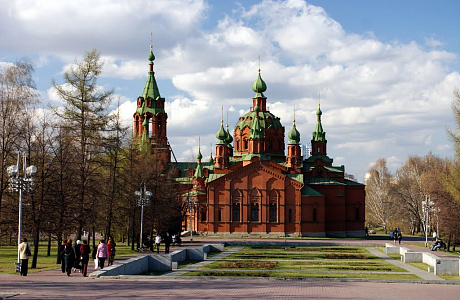 Алое поле