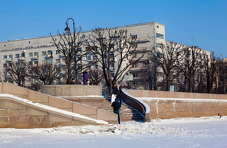 Петровская набережная

	

