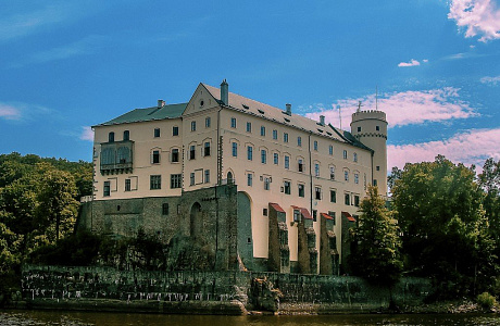 Замок Орлик