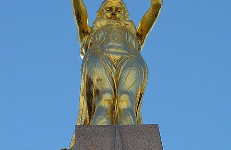Золотая фрау

	
