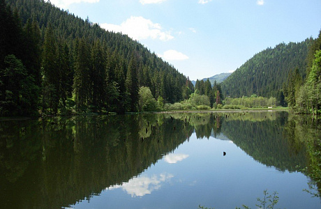 Красное озеро в Румынии