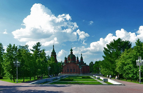 Алое поле