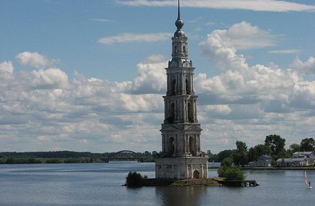 Затопленная колокольня

	

