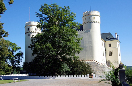Замок Орлик