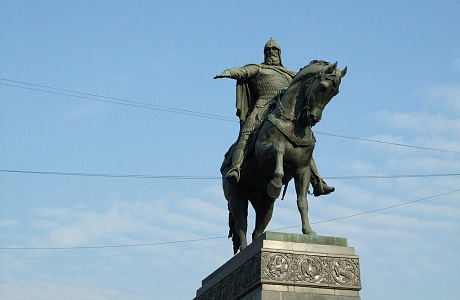 Памятник Юрию Долгорукому в Москве