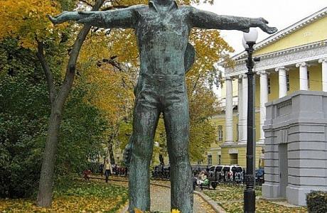 Памятник Высоцкому в Москве

	
