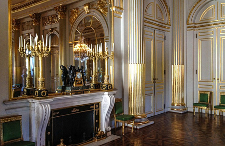 Лакенский дворец