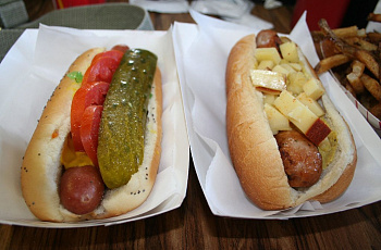 Чикагские хот-доги в Hot Doug's