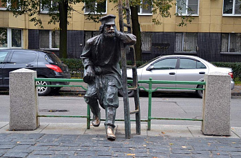 Памятник фонарщику в Санкт-Петербурге