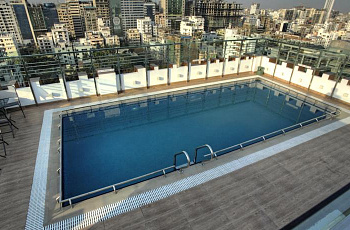 Бассейн на крыше Platinum Suites 4*