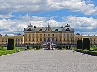 Фото дворца Дроттнингхольм