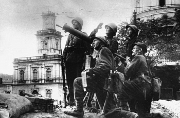 Польские солдаты с зенитными орудиями в Варшаве, 1939 год