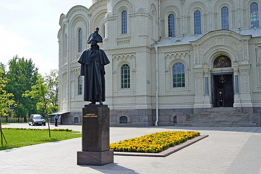 Памятник адмиралу Ушакову
