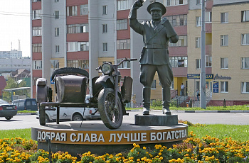 Памятник честному гаишнику