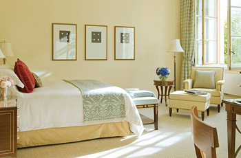 Номер в отеле Four Seasons Lion Palace
