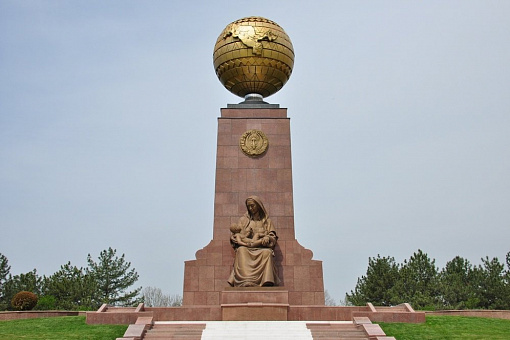 Монумент независимости и гуманизма