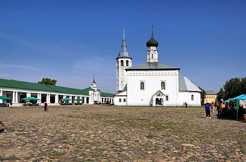 Торговая площадь и Воскресенская церковь