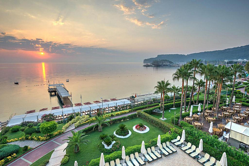 Парк и пляж Golden Lotus Hotel