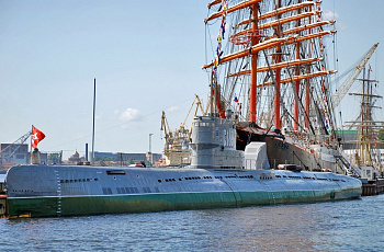Пришвартованная подводная лодка С-189 в Санкт-Петербурге и переоборудованная в музей