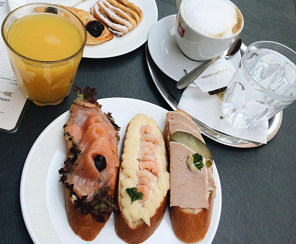 Завтрак в ресторане Delicatessen Frankowitsch