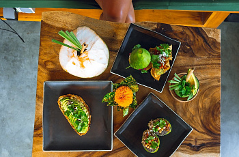 Блюда из Avocado Warung Ubud