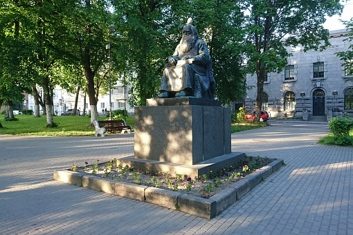 Памятник рунопевцу
