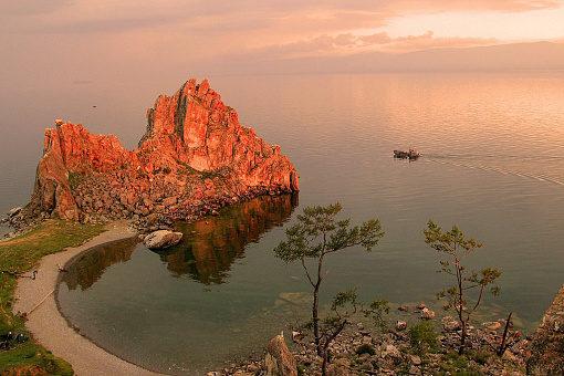 Скала Шаманка на острове Ольхон