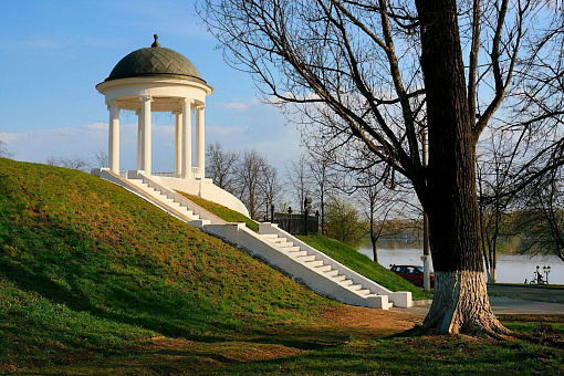 Беседка Островского в Костроме