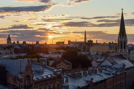 Крыши Санкт-Петербурга и Лахта Центр
