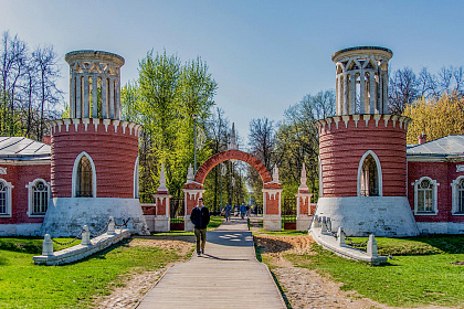 Въездные ворота в Воронцовский парк