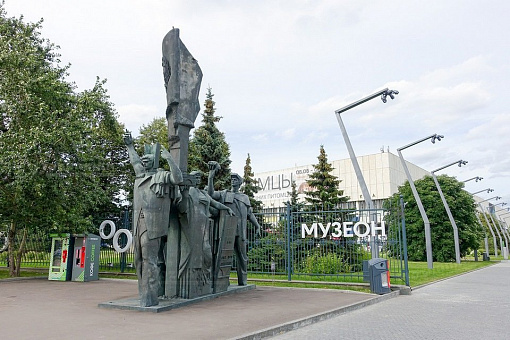 Монументальная скульптура в парке