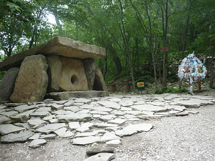 Дольмен в Сафари-парке