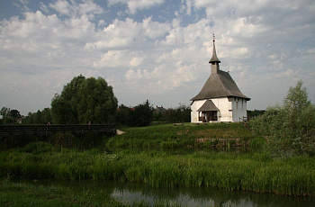 Маленькая церковь в деревне Ценгерсима