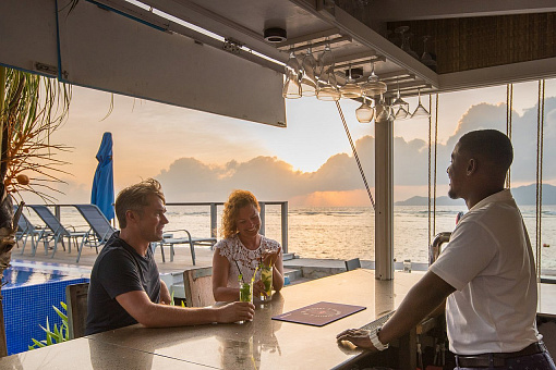 Бар ресторана Le Nautique Waterfront Restaurant
