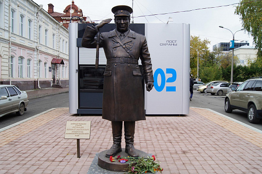 Памятник постовому милиционеру