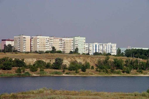 Вид на Добровольский останец с дамбы