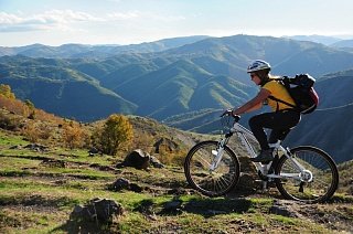 На горном велосипеде