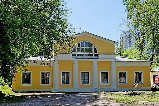 Жилой флигель конного двора