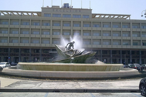 Фонтан на площади Piazza Giovanni Verga