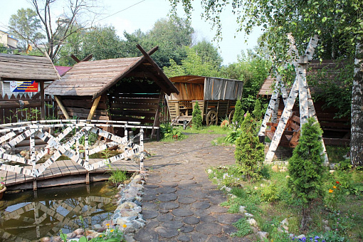 Внутренний двор ресторана «Гусли»