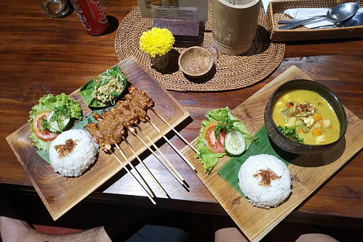 Индонезийская кухня в ресторане Sun Sun Warung