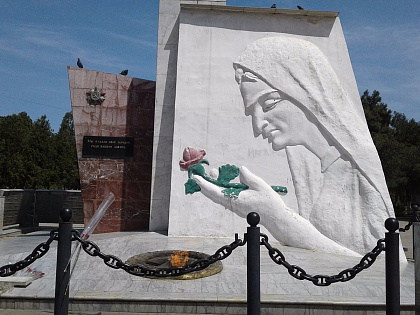 Памятник Скорбящая мать