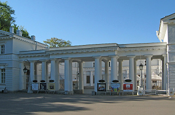 Конюшенный корпус