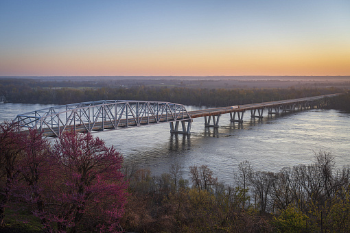 Mark Twain Memorial Bridge