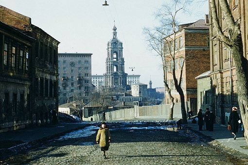Вид на монастырь из 4-го Крутицкого переулка в начале 1950-х годов