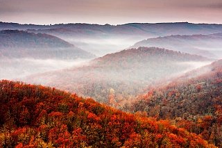 Осенний туман в горах на юге Болгарии