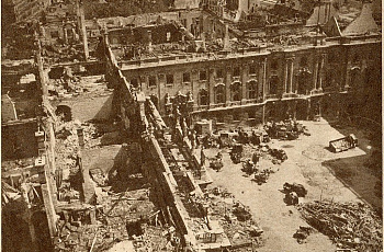 Разрушенная Будайская крепость. 1945 год