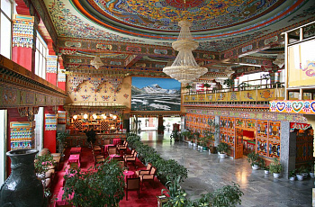 Холл в Shigatse Hotel