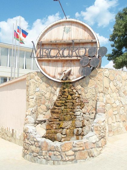 Логотип винного завода «Мысхако»
