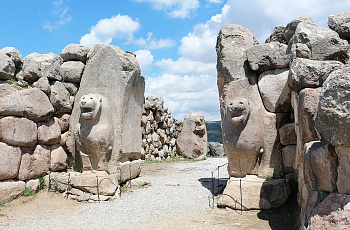Львиные ворота в Хаттусе. Датируются 1350-1250 гг. до н. э.